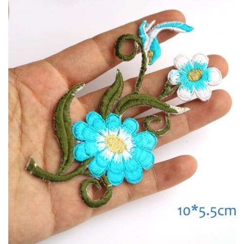 Fashion floral embroidered Patches for Clothing iron on Embroidery Stickers Clothing Applique flowers Decoration Badge parche