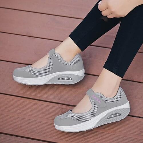 Vulcanized Shoes Women Sneakers Female Flat Soft Comfortable Fashion Lightweight Pumps Shoes Joker Slip-on Super Light Casual Y