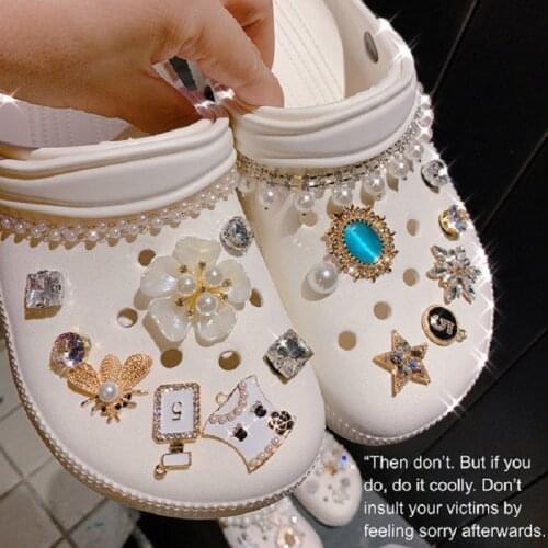 New Brand Croc Charms for DIY Luxury Vintage Shoe Charms Designer Rhinestone Pearl Chain Clogs Shoe Bundle Hot Sale Accessories
