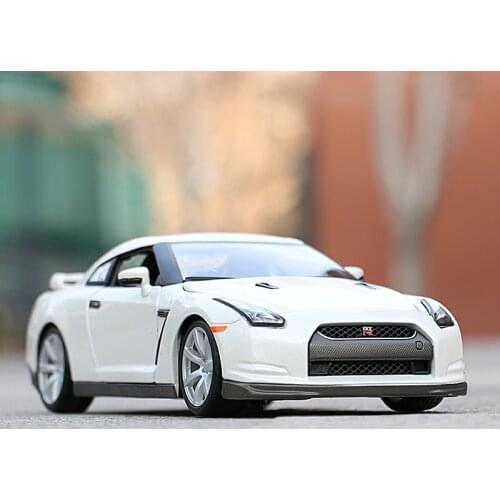 Bburago Diecast 1:18 Scale Alloy Car Model Nissan GTR R35 Ares Sports Car Simulation Collection Souvenir Gift Hot Toys