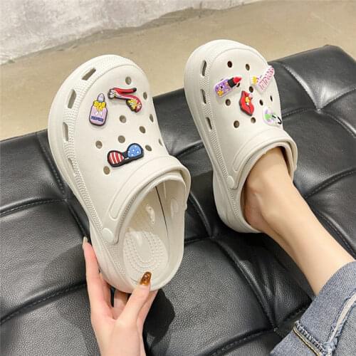 Sandals Clogs for Women 2021 trend Summer shoes Womens Platform Garden Shoes Increase Outdoor Croks Beach Slippers Tongs