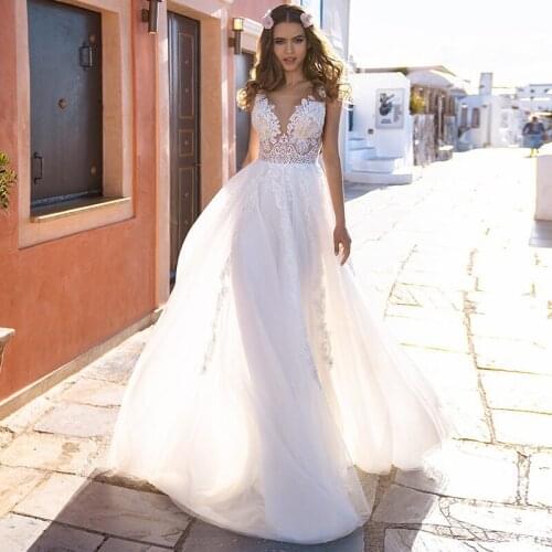 Charming Boho A-line Wedding Dress 2021 Sweep Train Lace Appliques V-neck Sleeveless Bridal Gowns Custom Made