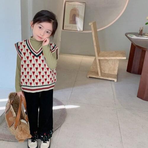 Girls Waistcoat 2021 Autumn New Childrens Fashionable Retro V-neck Wool Pullover Vest Outer Wear Tide