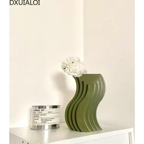 DXUIALO Creative Simple Geometric Shape Vase Resin Crafts Living Room Dining Table Flower Arrangement Vase Home Decoration
