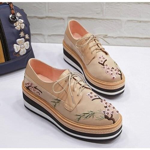 Brand Women Patchwork Vintage Floral Embroidery Platform Shoes Height Increasing Wedges Lace Up Sneakers Beads Casual Loafers