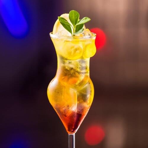 2PCS 200ml Creative Naked Female Body Wine Glass Goblet Sexy Beauty Body Cocktail Glass for Bar and Club Funny Goblet Wine Cup