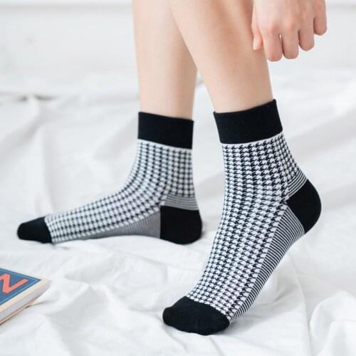 New Arrived Wholesale Spring Mix Cotton Woman Man Hound Tooth Pattern Harajuku Retro Casual Fashion High Quality Crew Socks
