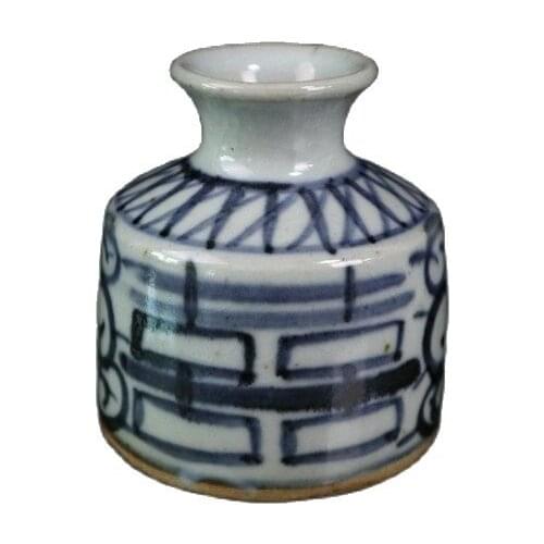 Chinese Old Porcelain Crackle Glaze Blue And White Water Jug With Double Happiness Pattern