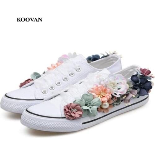 Koovan Womens Canvas Shoes 2018 Spring And Summer New Fashion Handmade Flower Lace Round Shoes Flat Low Womens Sneakers