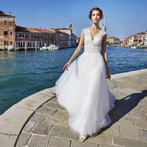 Cheap Summer Bohemian Beach Boho Deep V Neck Sleeveless Lace Appliques Tulle Wedding Dress with Little Train Vestidos De Fiesta