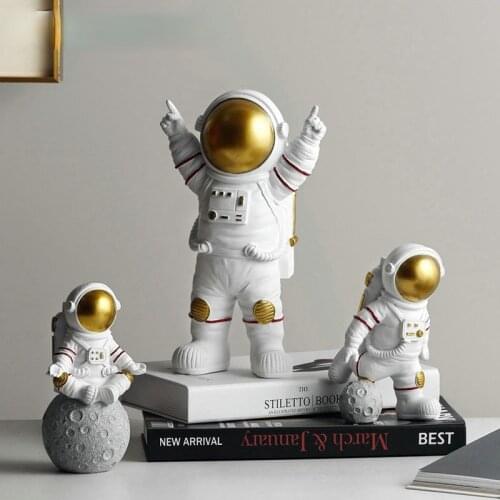 Resin Astronaut Figurines Fashion Spaceman With Moon Sculpture Decorative Miniatures Cosmonaut Statues Gift For Man & Boyfriend
