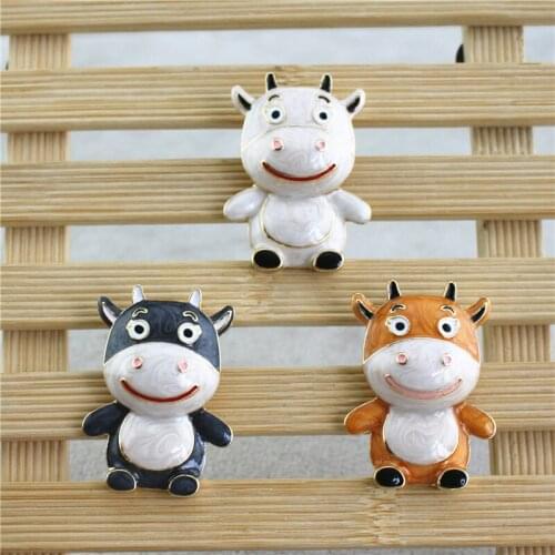 European and American alloy oil dripping cute calf brooch, Chinese zodiac year of the ox, fashion brooch female