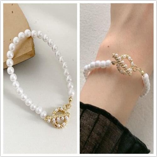 Baroque Vintage Pearl Chain Irregular Round Hollow Metal Hoop Bracelet Bangle Korean Wrist Jewelry Bracelets for Women Girl Gift