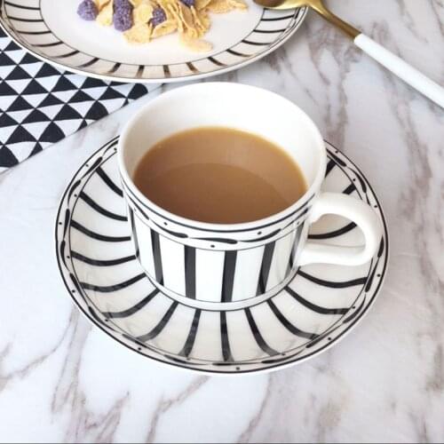Creative White Bone China Coffee Simple Cup Saucer Set Traditional Chinese Tea Cups Taza Cafe Portatil Household Goods EE50