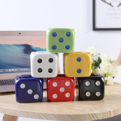 Creative Dice Ceramic Ashtray Portable Cute Ashtray Holder Outdoor Ashtrays for Cigarettes Ash Office Room Decoration, 9x8cm
