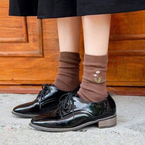 Korean Style Woman Socks Fashion Flower Embroidery Cotton Knitting Loose Long Socks Harajuku Retro Solid Color Black White Socks