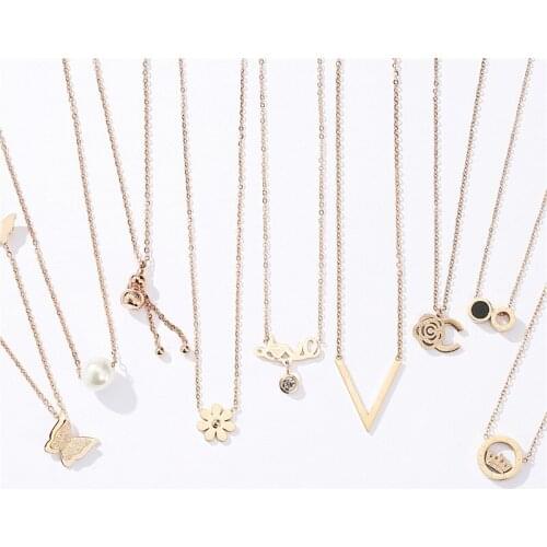 Fashion Titanium Small Daisy Steel Chain Pendant Necklace for Girl Women Gift Necklace Jewelry Accessories