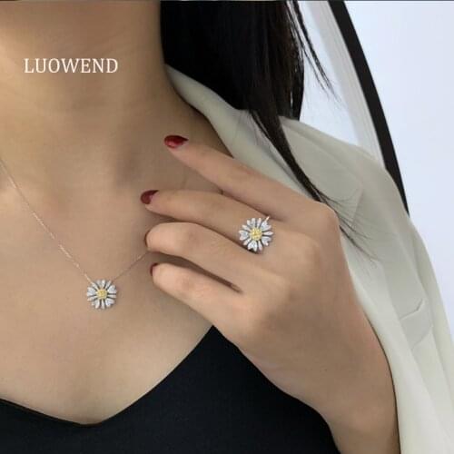 LUOWEND 100% Real 18K White Gold Ring Lovely Cute Bague Daisy Shape Design Natural Yellow Diamond Ring for Women Birthday