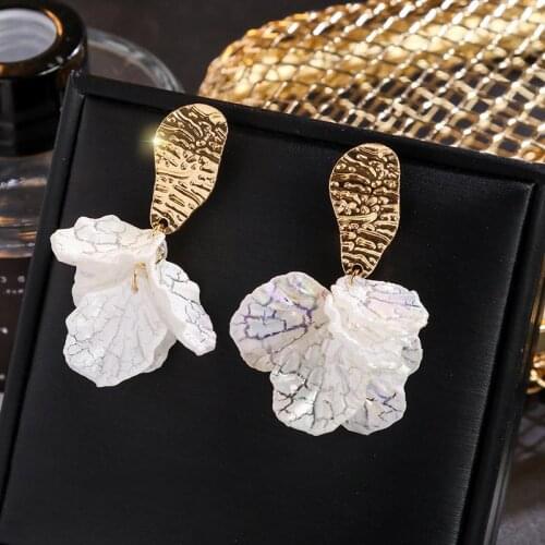 Romantic White Flower Resin Petal Shell Earrings For Women Summer Vacation Style Statement Gold Metal Earring 2019 NEW
