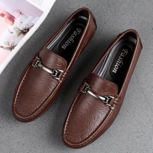 Fashion mens shoes 2019 spring and autumn leather breathable lightweight soft leather outdoor metal accessories loafers