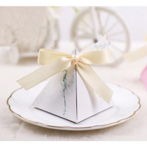100pcs Creative Marble Style Triangular Pyramid Wedding Favors Candy Box Party Supplies Thanks Gift Chocolate Box Bomboniera