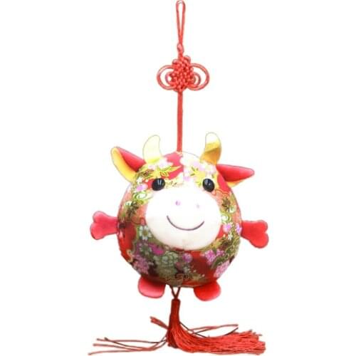 Lucky Cow New Year Mascot Fashion Red Pendant Koi Calf Key Chain Female Cute Car U7EE