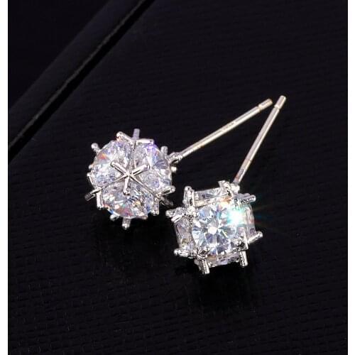 Trendy Elegant Sparkling Crystal Earrings Silver Color Round CZ Crystal Stud Earrings for Women Girls Wedding Bride Jewelry E175