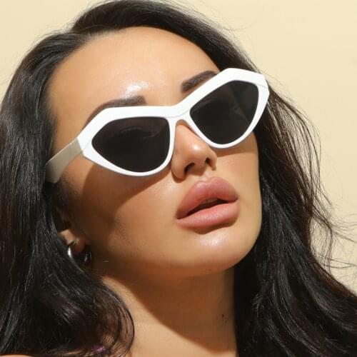 Vintage Yellow Sun Glasses For Women Fashion 2021 Popular Fashion Small Cat Eye Sun Glasses Shades Triangle Glasses UV400