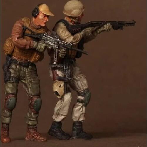 1/35 Resin Figure Model kits War scene 2 figures Unassambled Unpainted 329