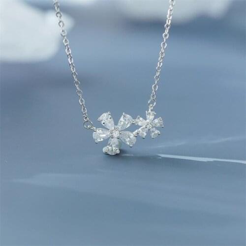 Freshing Cherry Flower Necklace Female Clavicle Chain Jewelry Shiny Rhinestone Pendant Girl Silver Plated Choker Necklace Female