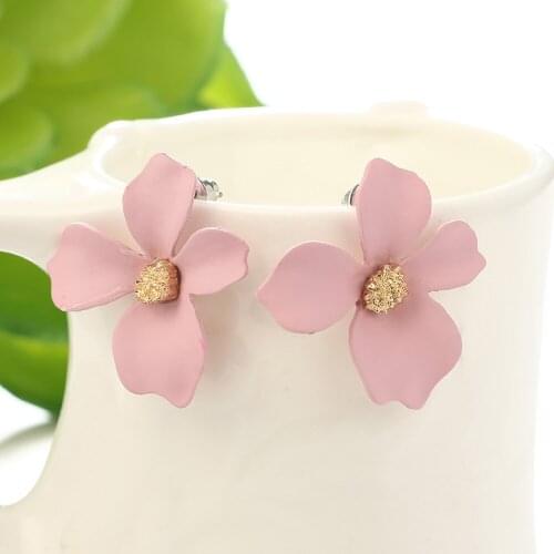 Womens fresh temperament 5 color petals flowers earrings alloy earrings simple wild 5 color petals flower earrings серьги 50