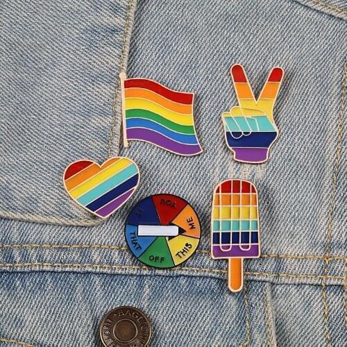 Fashion Color Brooches Creative Heart Finger Flag Turntable LGBT Design Metal Badge Lapel Pins For Women Men Accessories Jewelry