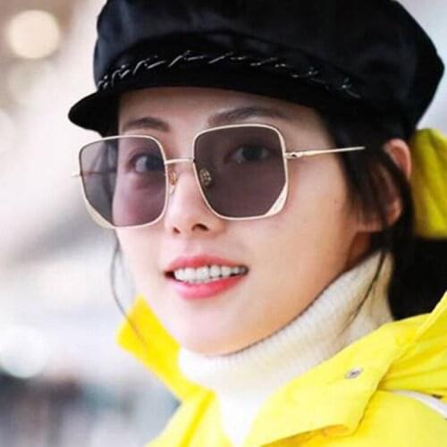 Womens New Super Fashion Candy Retro Frameless Integrated Luxury Brand Original Design Ocean Piece Square Sunglasses