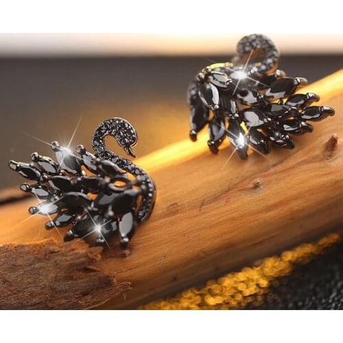 Simple Temperament Best-selling Swan Earrings Personality New Trend Female Earrings Exquisite Fashion Jewelry