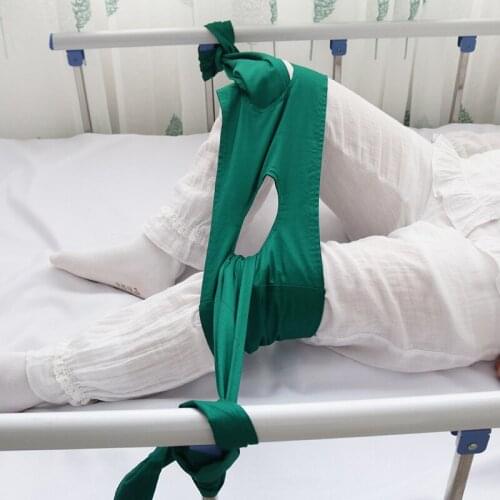 Constraints of the knee with the leg knee lower bound fixed against the agitation lashing elderly patient care in bed