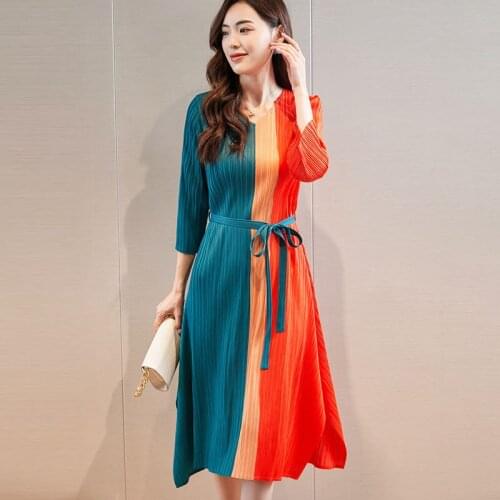 2021 summer v-neck office lady waist strap dress Miyake pleated stitching contrast temperament casual thin folda dress for woman
