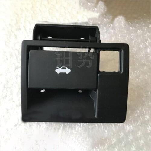 Car Front cover handle assembly Front cover handle Fer rar i61 257 5M Head cover clasp handle Engine cover handle 066089000