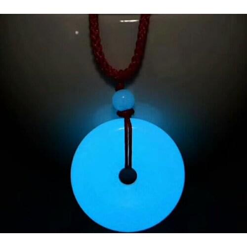 Wholesale Night Light Stone Pendants Safe Buckle Pendant Necklace Sweater Chain Lucky for Women Women Crystal Fashion Jewelry