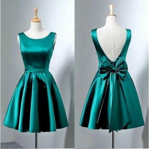 Elegant A-Line Green Short Homecoming Dresses with Pockets Knee Length Open Back Satin Graduation Dress for Juniors