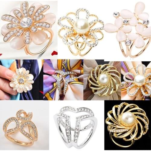 2020 Pearl Flower Butterfly Opal Scarf Buckle Rhinestone Scarf Buckle Stereo Three-ring Shawl Buckle Brooch Women Accessories