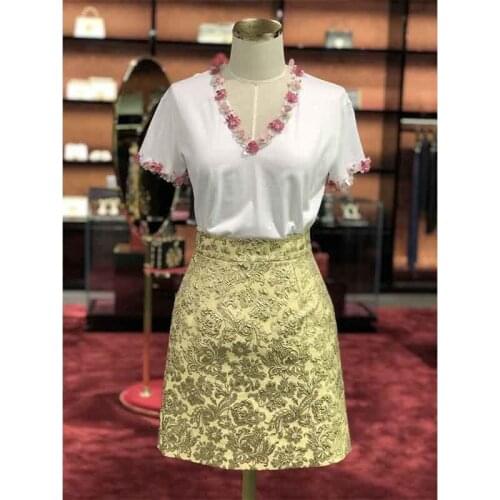 T-shirt Basic White Women 2021 Spring Summer Womens Short Sleeve T-shirt 3-D Flower Bead Top V-neck Elegant Lady Top