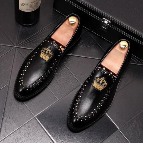New arrival crown mens Formal leather shoes mens Business leather shoes black white rivet Oxfords Dress Shoes slip on loafers