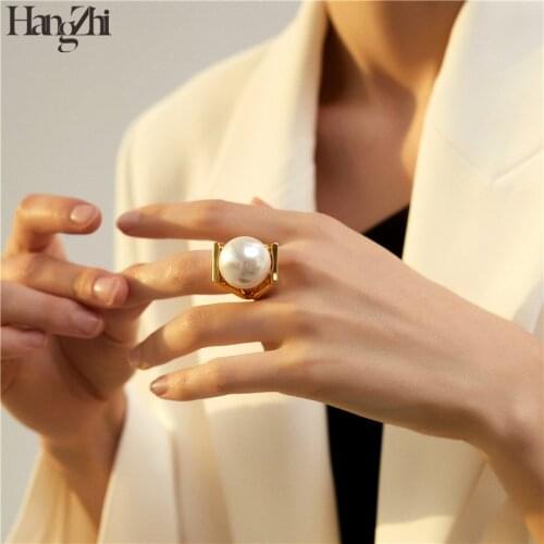 Hangzhi Big Imitation Pearls Personality Gold Color Metal Exaggeration Design Finger Rings for Women Girls Party Jewelry Gift