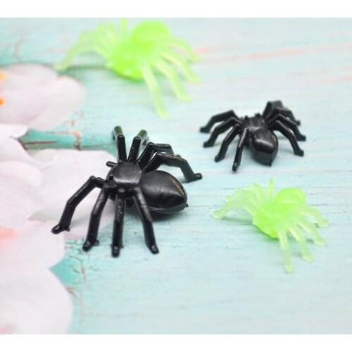 30/50/100pcs Halloween mini plastic black luminous spider prank fun birthday toy DIY decoration spider 2cm spider party props