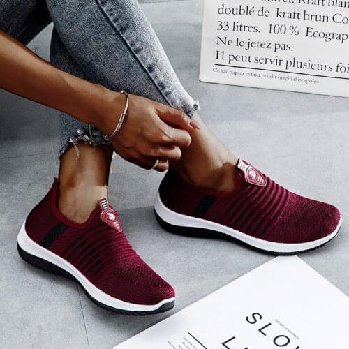 Fashion Light Sneakers Women Running Shoes Women Breathable Mesh Slip-On Shoe Woman Sports Shoes 2021 Zapatillas Mujer Deportiva