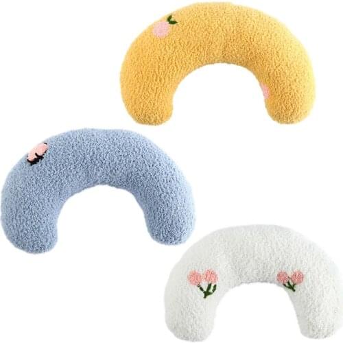 Pet Pillows Cartoon Cat Sleeping Basket Warm Pet Mat Comfortable Touch Kennel Soft U-shaped Sleeping Mat For Pets