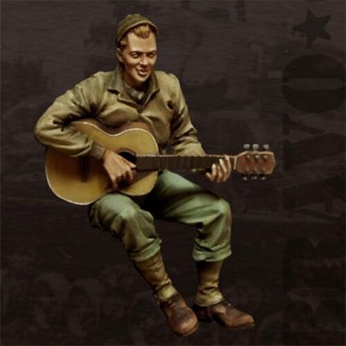 Resin Figure 1/35 Scale Model Kit Soldier Playing Guitar GK Assembly Models Kit Resin Colorless Self-Assembled Toy NO.339
