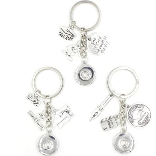 Wholesale 10PCS Pack 2022 Graduation Key Chain Interchangeable Snap Keychain HOPE Graduate Cap Key Ring for Graduaters Gifts