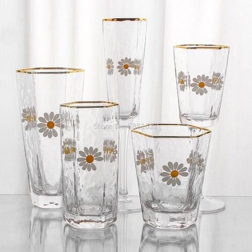 Light Luxury, Simple and Compact Small Daisy Glass Small Wine Glass, Wine Glass with Golden Rim and Hammer Mesh