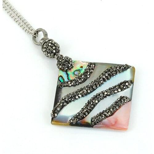 New Necklace Pendant Paved Rhinestone Shell Pendant Necklace Woman Fashion Jewelry Design Long Chain Statement Necklace